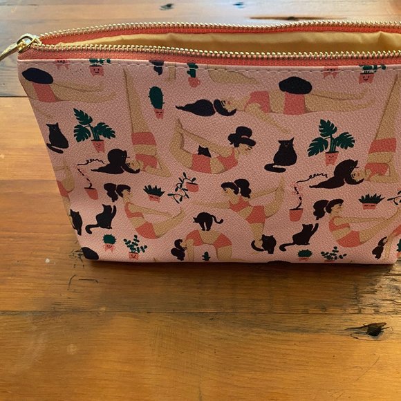 IMOSHION COSMETIC MAKEUP BAG NWT PINK WITH YOGA POSES, CACTUS & CATS - NWOT - Picture 3 of 5